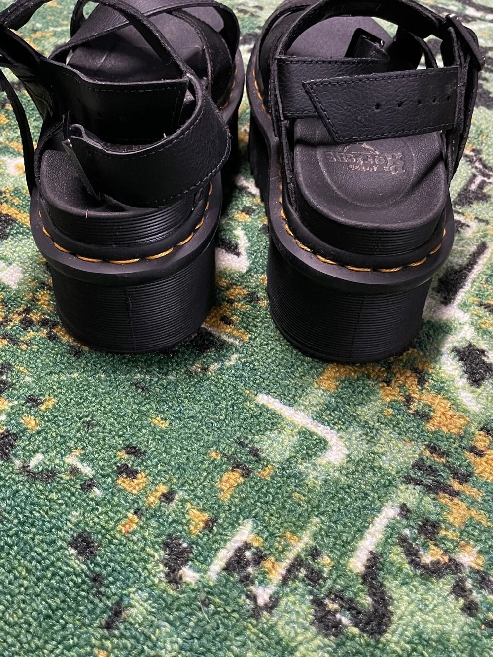 Dr. Martens Voss II sandals in black us 6
